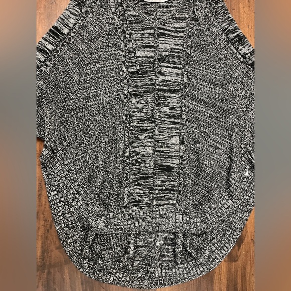 Athleta Hooded Sweater Size Small Gray Heather Casual Athleisure Comfortable EUC - Picture 11 of 15